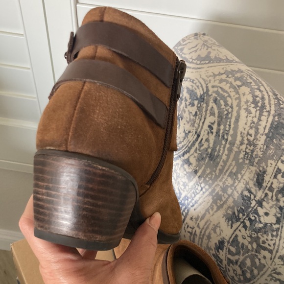 Clarks suede boots 9.5 - Picture 6 of 15